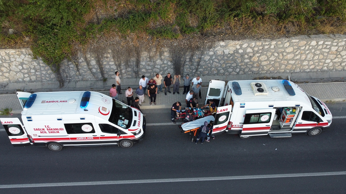 Malatya'da otobüse çarptıktan sonra duvara vuran tır yandı