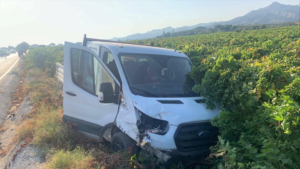 Manisa'da kamyonetle çarpışan motosikletin sürücüsü öldü
