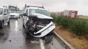 MANİSA (AA) – Manisa'nın Şehzadeler ilçesinde meydana gelen zincirleme trafik