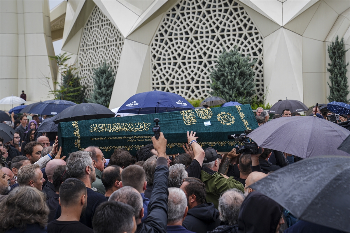 Marmara Denizi'nde teknesi parçalanan Halit Yukay'ın cenazesi toprağa verildi