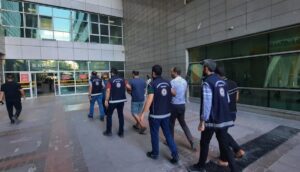 MERSİN (AA) – Mersin'de 14 düzensiz göçmen yakalandı, göçmen kaçakçılığı