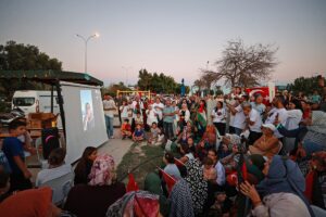 - Programda, Akdeniz'de ilerleyen filoda bulunan aktivist Semanur Sönmez Yaman