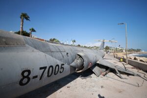 MERSİN (AA) – Mersin'de uzun yıllardır sergilendiği sahilin simgesi olan