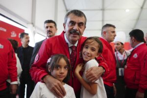 - "Ülkenin Cumhurbaşkanı geliyor, burada gençlerin bu anlamdaki arzularını, isteklerini