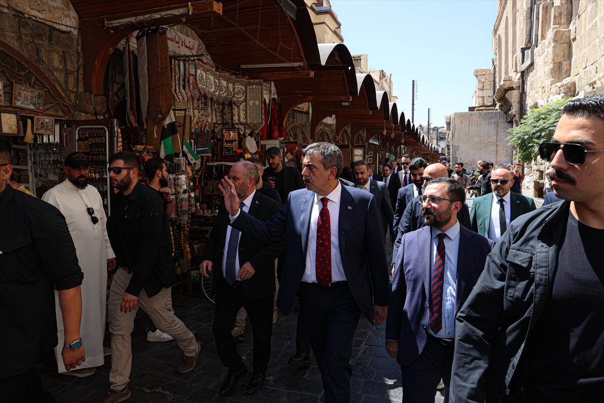 Milli Eğitim Bakanı Yusuf Tekin, Şam'da Emevi Camisi'ni ziyaret etti