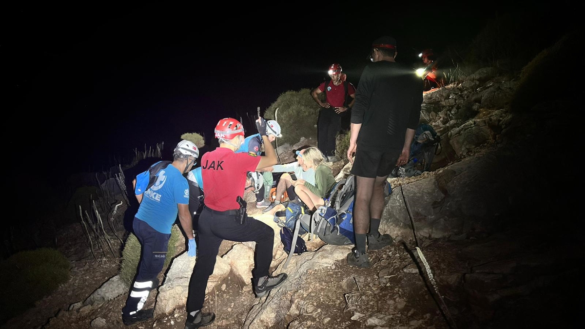 Muğla'da Likya Yolu'nda mahsur kalan 3 kişi kurtarıldı