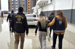 NEVŞEHİR (AA) – Nevşehir'de polisin düzenlediği fuhuş operasyonlarında 3 şüpheli