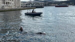 İSTANBUL (AA) – Uluslararası Kıyı Temizlik Günü kapsamında Ortaköy sahilinde