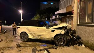 OSMANİYE (AA) – Osmaniye'nin Düziçi ilçesinde cip ile kamyonetin çarpıştığı