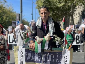 PARİS (AA) – Fransa'nın başkenti Paris'te binlerce kişi, İsrail'in Gazze'deki