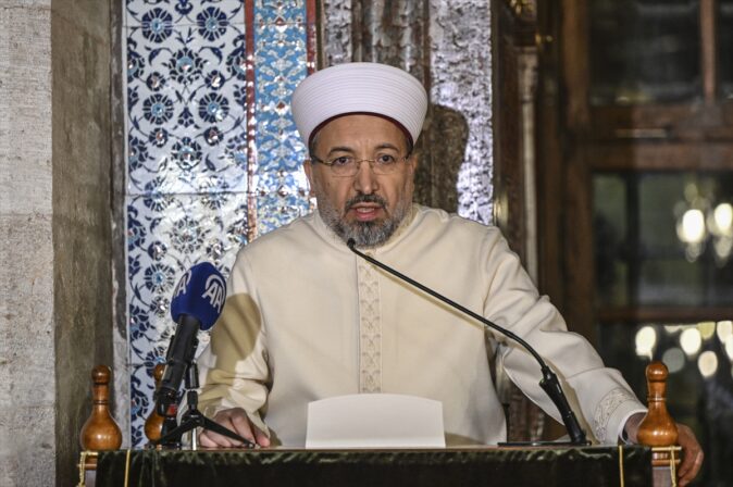 Resmi Gazete'de yer alan Cumhurbaşkanlığı kararıyla Diyanet İşleri Başkanlığı'na İstanbul Müftüsü Prof. Dr. Safi Arpaguş atandı