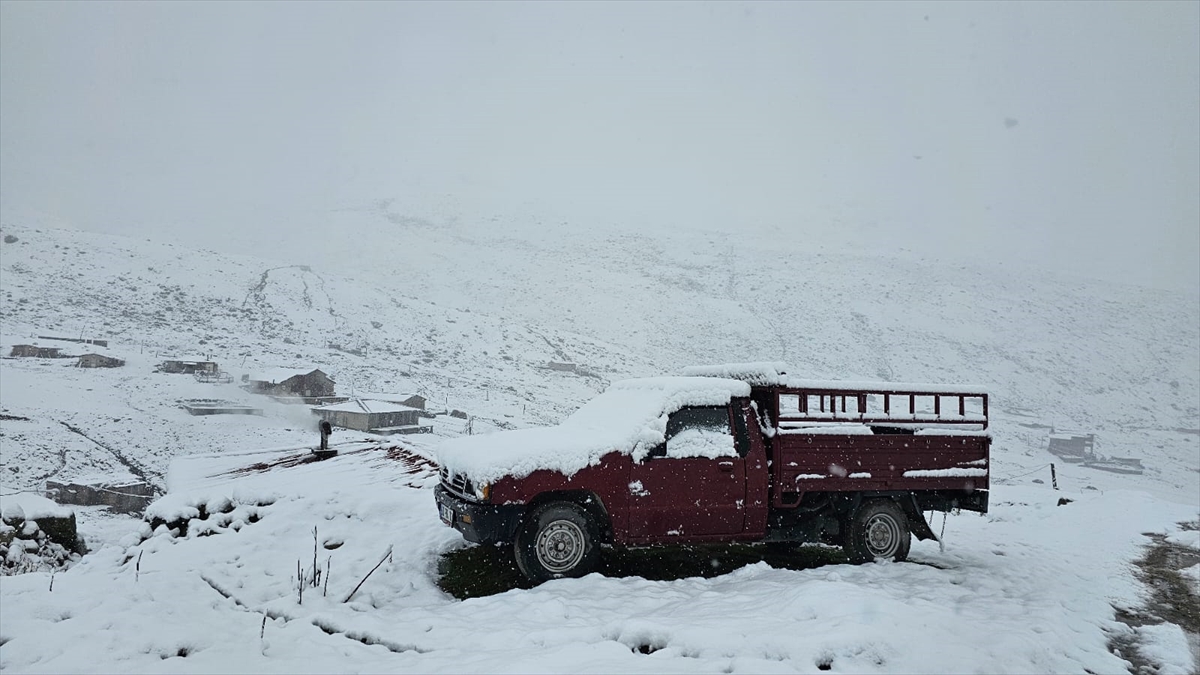 Rize'de yüksek kesimlere kar yağdı