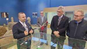 - "Büyük ölçekli bir onkoloji hastanesinin inşası konusunda insan gücü,