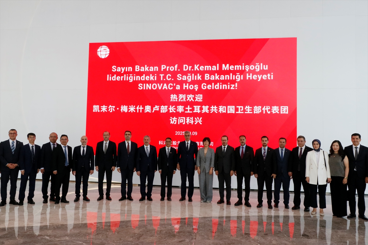 Sağlık Bakanı Memişoğlu, Pekin'de biyoteknoloji merkezlerini ziyaret etti