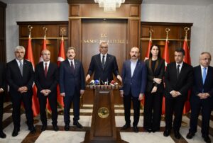 - "2025 yılında toplam 37 bin hekim dışı sağlık personeli