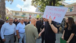 SAKARYA (AA) – Sakarya'nın Sapanca ilçesinde bir öğretmeni darbeden veli