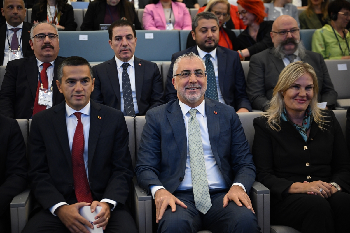 Çalışma ve Sosyal Güvenlik Bakanı Işıkhan, “Sanayide Kadınların Güçlenmesi” konferansında konuştu: