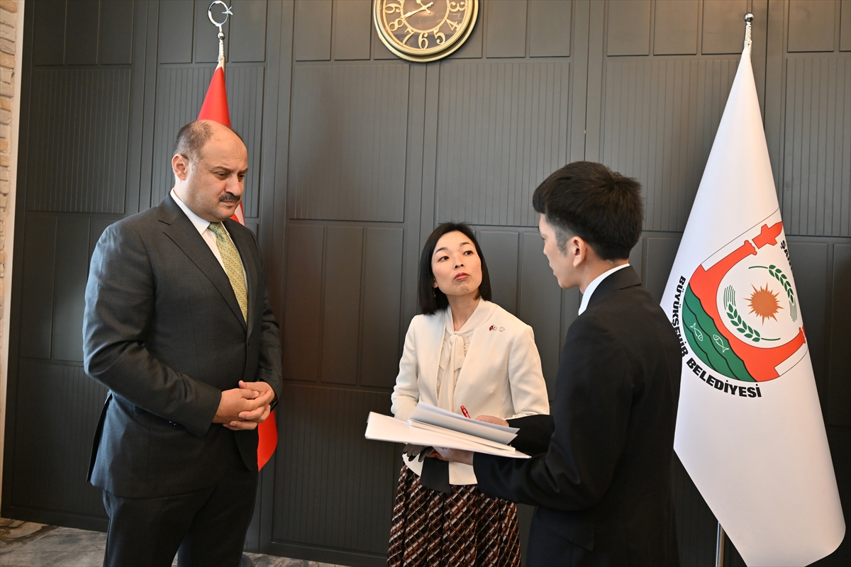 Şanlıurfa'da Japonya Prensesi Akiko Mikasa'ya 137 yıllık tarihi mektubun replikası takdim edildi