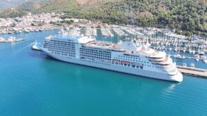 MUĞLA (AA) – Muğla'nın Marmaris ilçesine gelen "Silver Muse" isimli