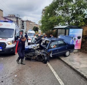 SİNOP (AA) – Sinop’ta iki otomobilin çarpışması sonucu 4 kişi