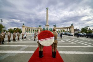 BUDAPEŞTE (AA) – TBMM Başkanı Numan Kurtulmuş, Meçhul Asker Anıtı'na