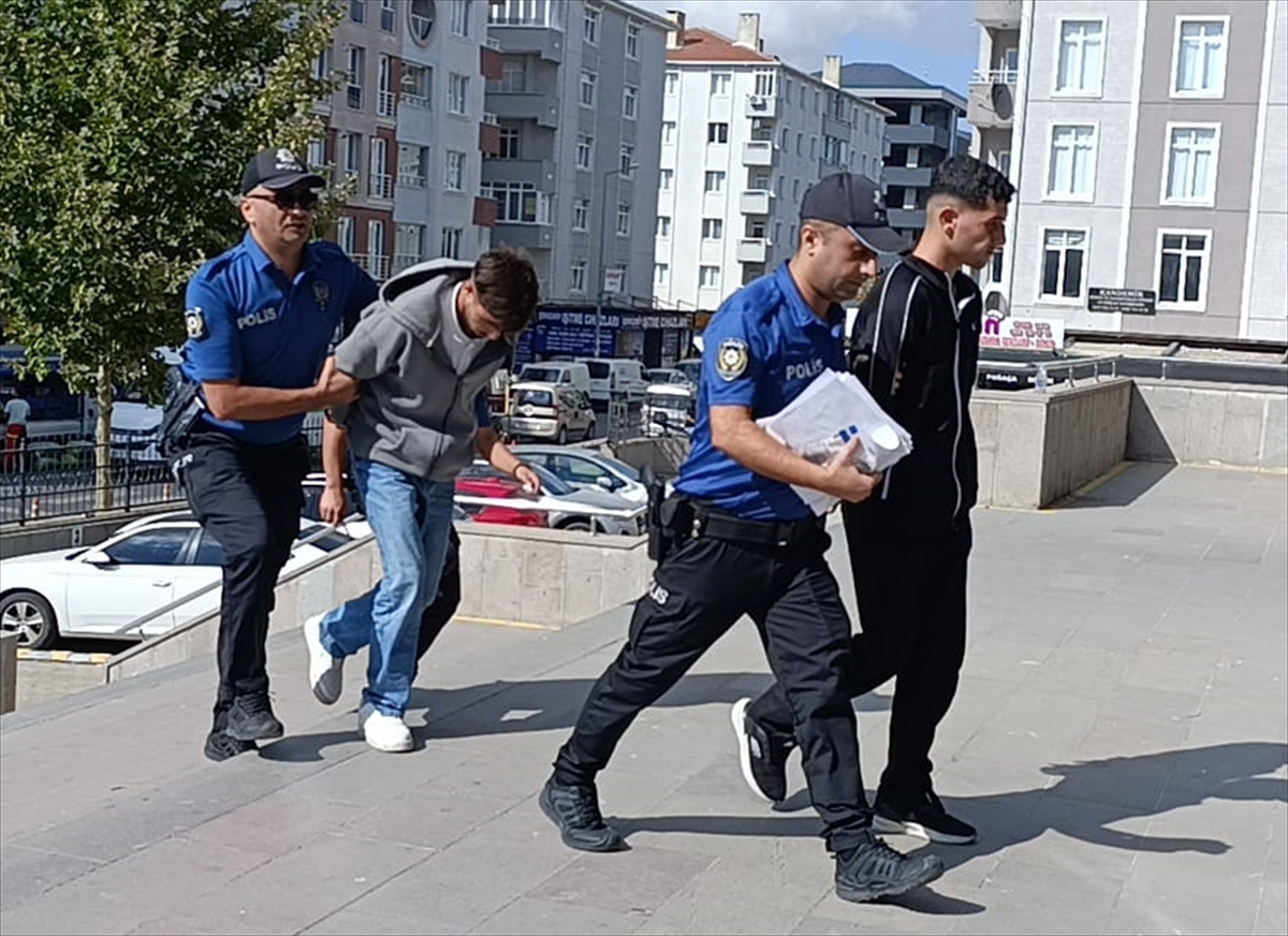 Tekirdağ'da bir kişiyi bıçakladığı iddia edilen 2 şüpheli tutuklandı
