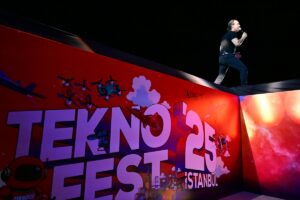 İSTANBUL (AA) – TEKNOFEST İstanbul'un üçüncü gününde Kıraç konseri düzenlendi.
