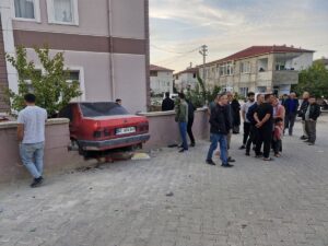 TOKAT (AA) – Tokat'ın Erbaa ilçesinde otomobil ile elektrikli bisikletin
