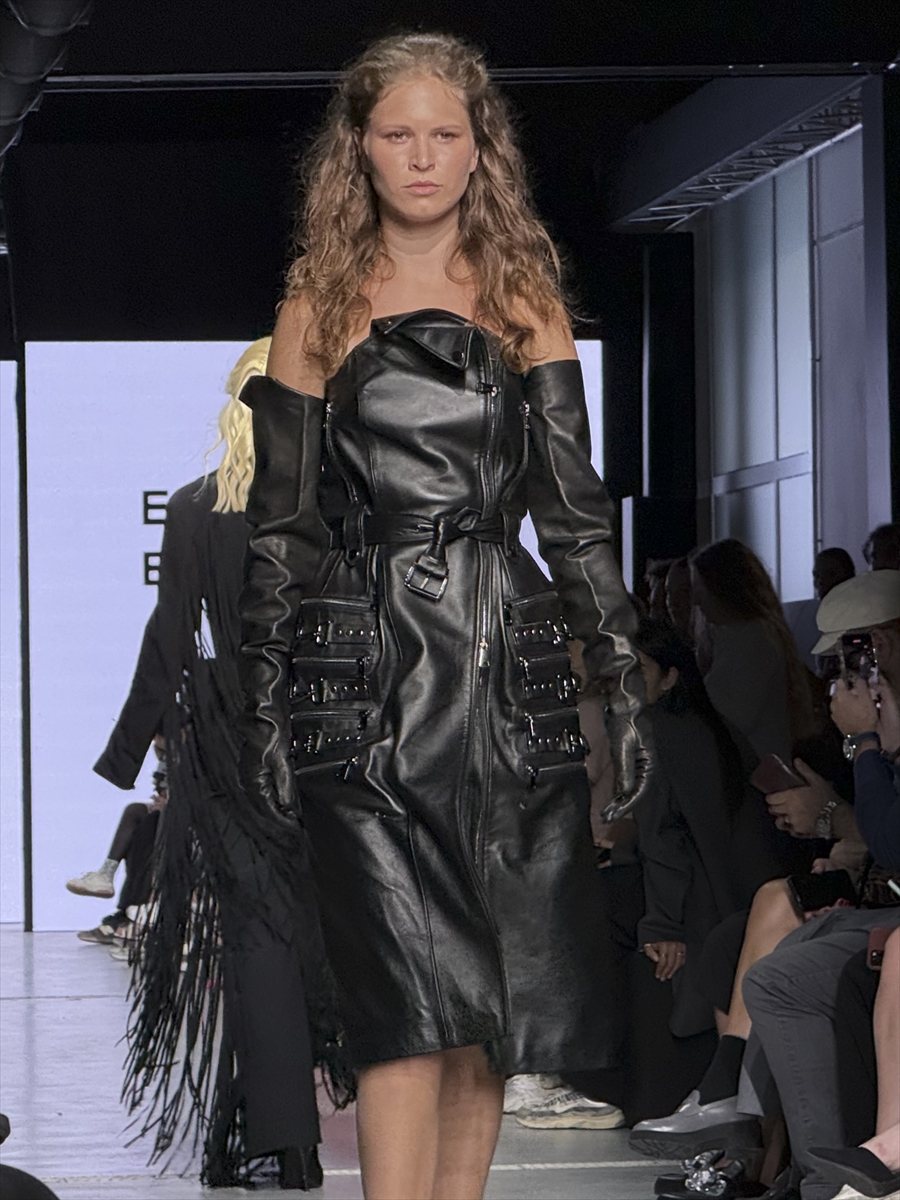 Türk tasarımcının koleksiyonu Moskova Moda Haftası'nda beğeni topladı