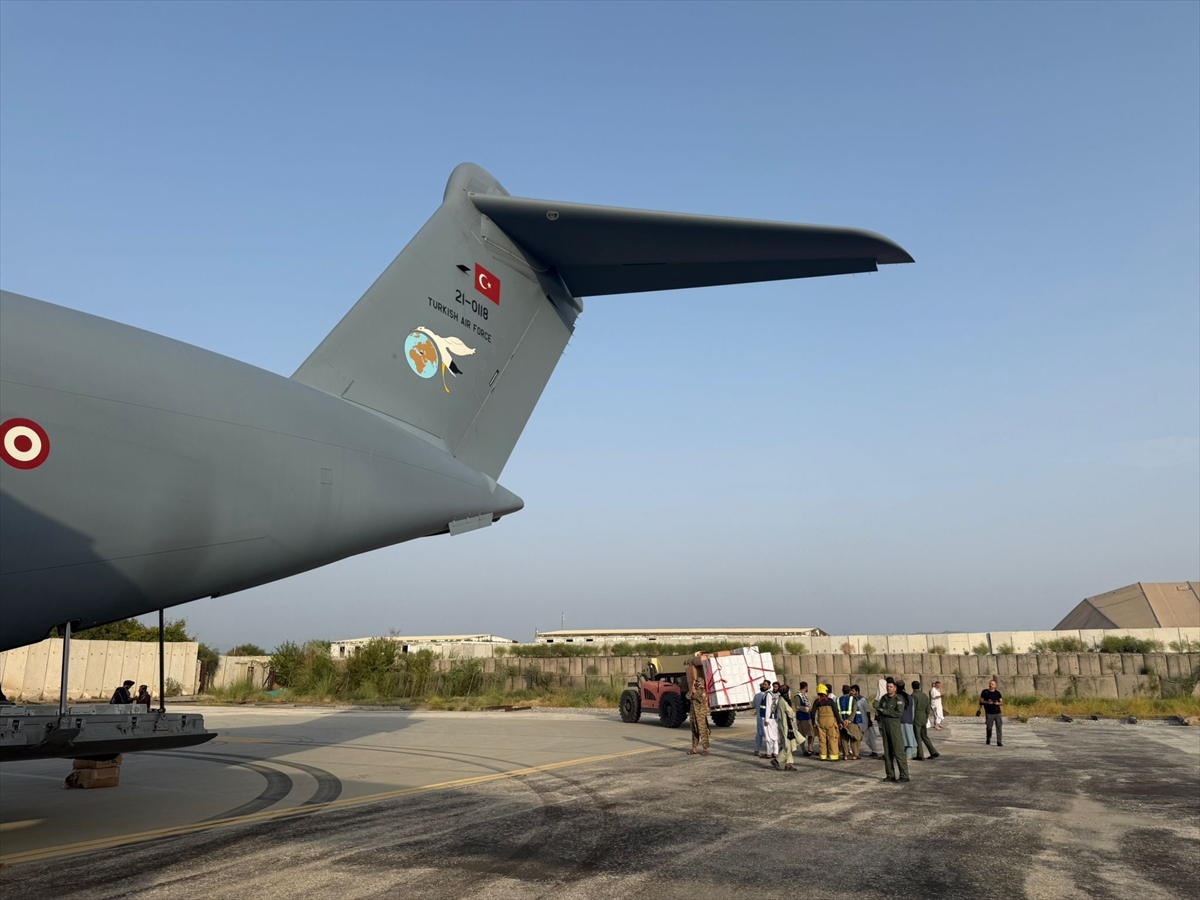 Türkiye, Afganistan'a 25 ton insani yardım malzemesi ulaştırdı