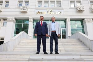 - "(Ermenistan sınırının açılması) Herkesin faydasına olan bir şeye tabii