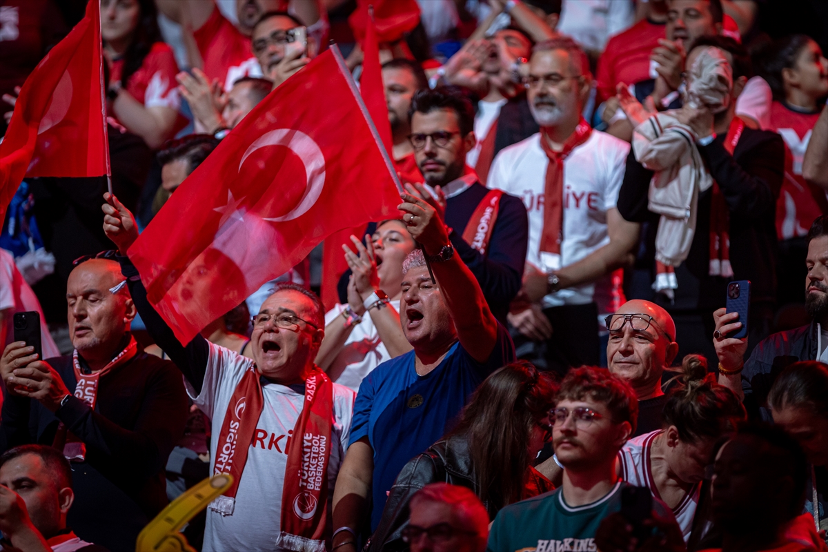 Türkiye Sigorta iş ortaklarıyla A Milli Erkek Basketbol Takımı'nın maçında buluştu