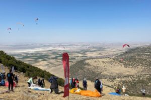 KONYA (AA) – Türkiye Yamaç Paraşütü Mesafe Yarışması Konya'da başladı.