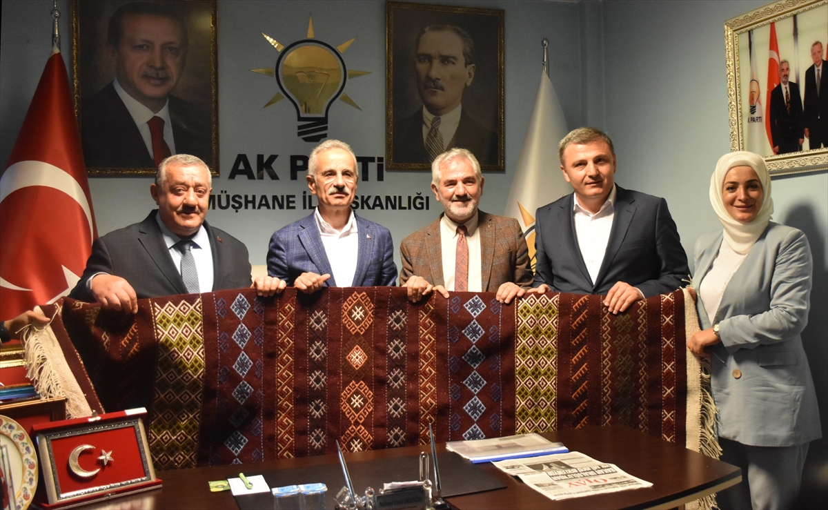Ulaştırma ve Altyapı Bakanı Uraloğlu Gümüşhane'de ziyaretlerde bulundu