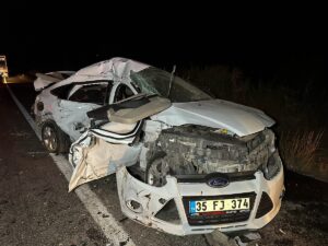 UŞAK (AA) – Uşak'ta tırla çarpışan otomobildeki 1 kişi öldü,