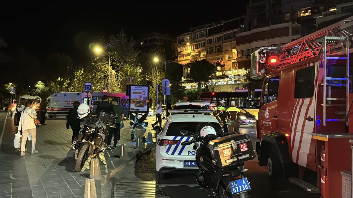 Üsküdar'da vapur ile yük gemisinin çarpışması sonucu 8 kişi yaralandı