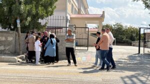 VAN (AA) – Van'ın İpekyolu ilçesinde bir şüpheli, okulda 2