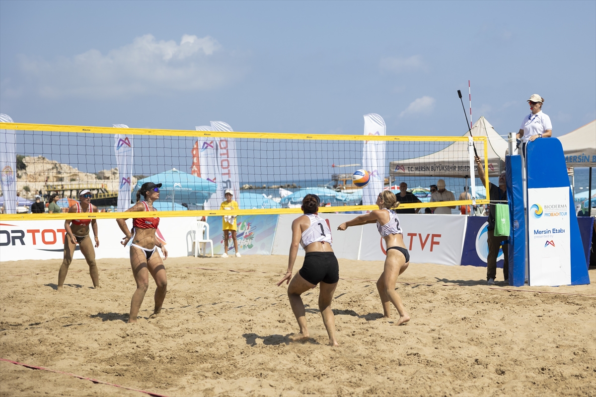 Voleybolda Bioderma Pro Beach Tour Mersin etabında ilk gün maçları oynandı