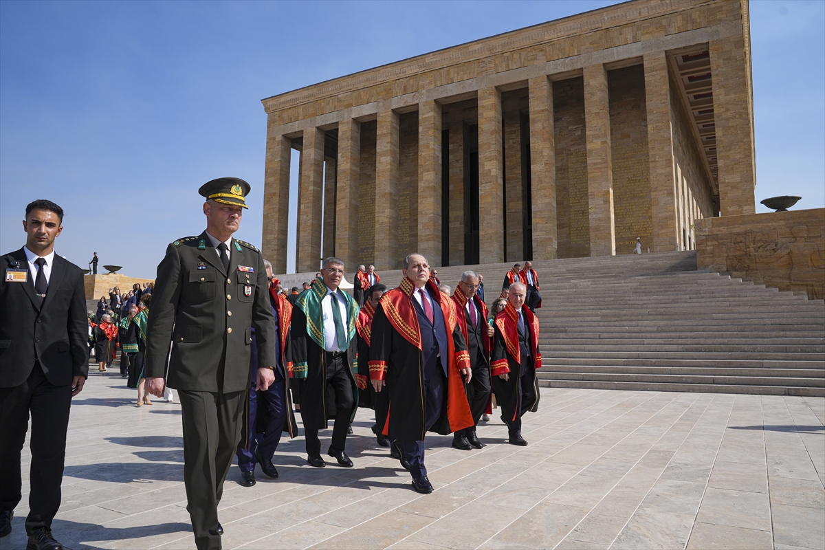 Yargıtay üyelerinden, adli yıl açılışı dolayısıyla Anıtkabir'e ziyaret