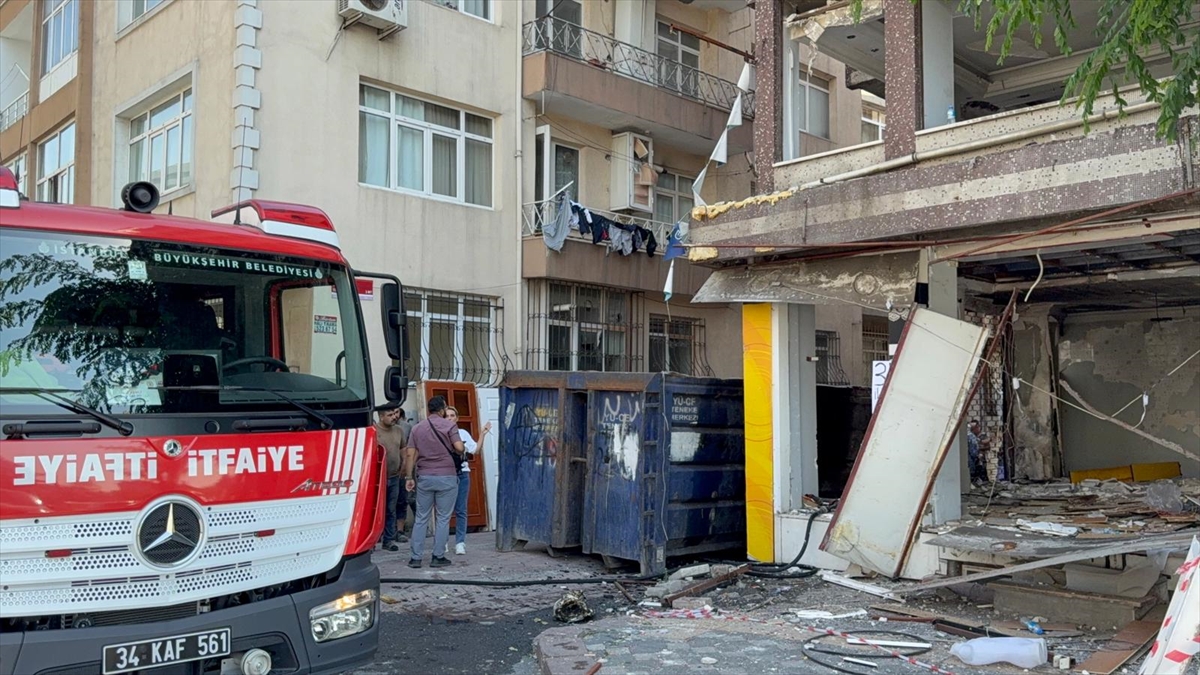 Zeytinburnu'nda metruk binada çıkan yangın söndürüldü
