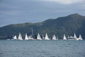 - Muğla'nın Marmaris ilçesinde düzenlenen 21 ülkeden 113 yelkenli yat