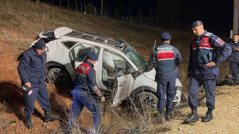 Eskişehir’de şarampole devrilen araçtaki 1 kişi öldü, 4 kişi yaralandı