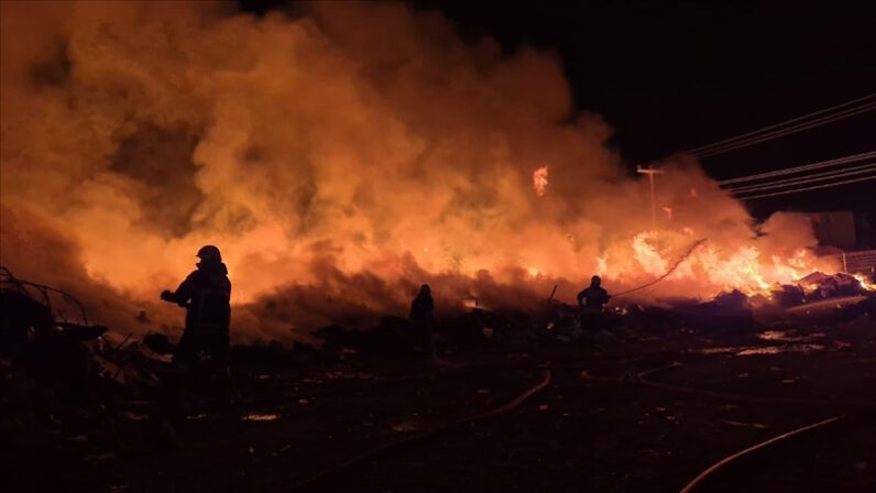 Tekirdağ’da atık toplama merkezinde çıkan yangın söndürüldü
