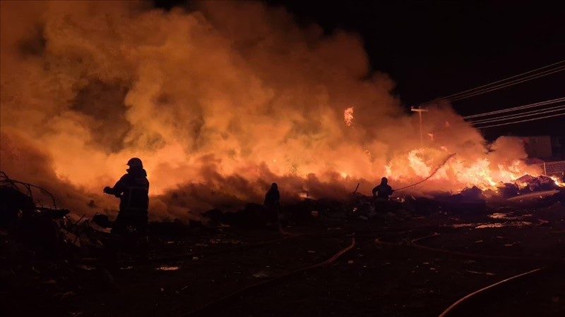Tekirdağ’da atık toplama merkezinde çıkan yangın söndürüldü