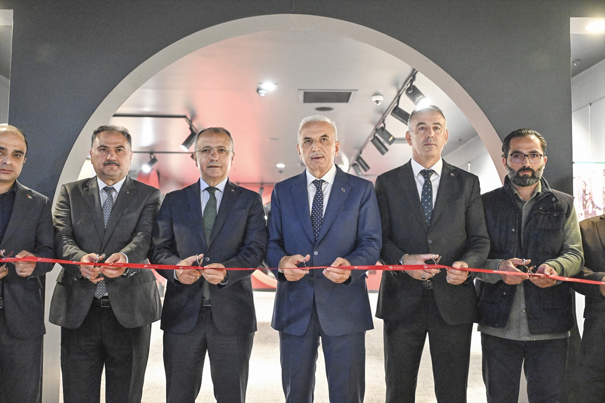 AA'nın “Tanık” kitabındaki görsellerden oluşan sergi İstanbul'da açıldı
