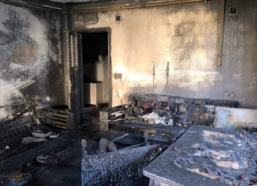 ADANA (AA) – Adana'nın merkez Sarıçam ilçesinde bir ev yandı.