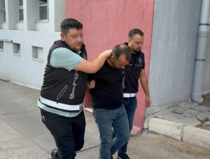ADANA (AA) – Adana'da 7 kişiyi dolandırdıkları iddiasıyla gözaltına alınan