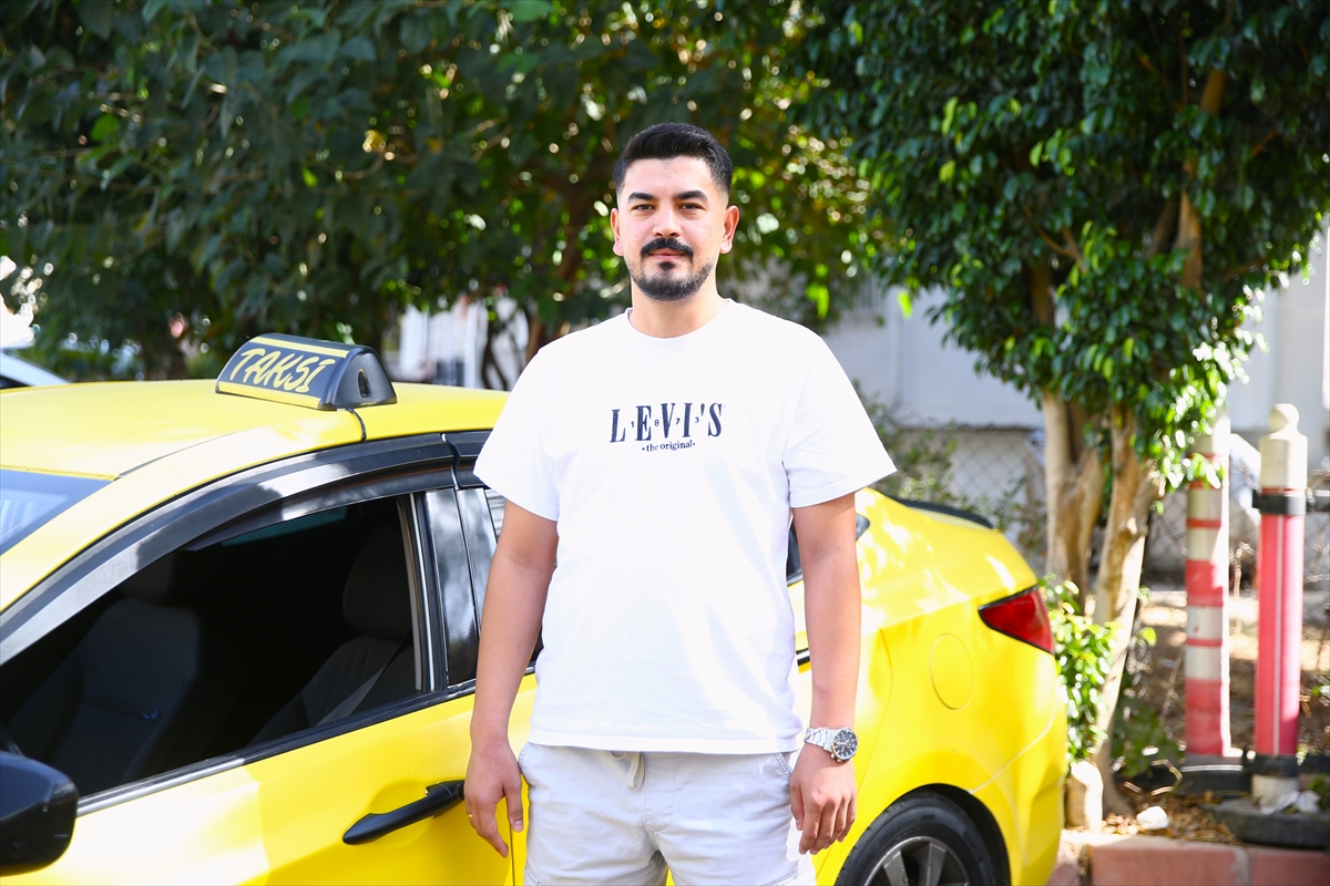 Adana'da hamile kadın takside doğum yaptı