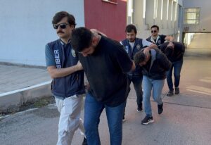 ADANA (AA) – Adana'da otomobil almak isteyen kişiyi "sazan sarmalı"yöntemiyle