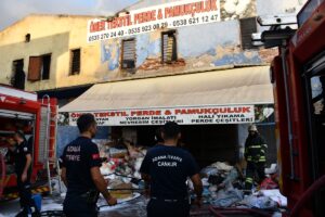 ADANA (AA) – Adana'nın merkez Yüreğir ilçesinde tekstil dükkanında çıkan